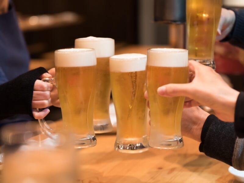 仕事帰りに仲間と一杯